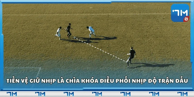 Tiền vệ giữ nhịp là chìa khóa điều phối nhịp độ trận đấu